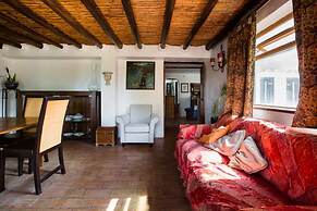 Porches Private Pool Villa 17 Guests