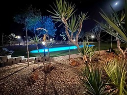 Porches Private Pool Villa 17 Guests