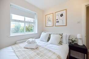 The Guildford Getaway - 3bdr With Garden