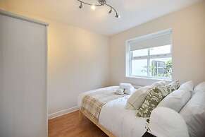 The Guildford Getaway - 3bdr With Garden