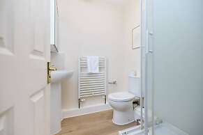 The Guildford Getaway - 3bdr With Garden