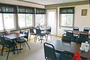 Foothills Lodge & Diner