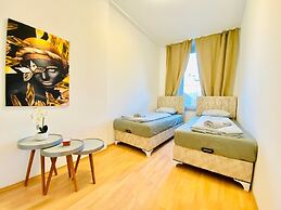 Rooms in Cozy 4BR Shared Apt Central