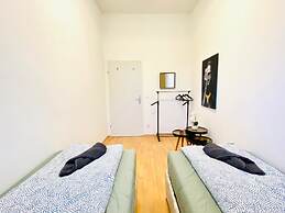 Rooms in Cozy 4BR Shared Apt Central