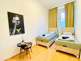 Rooms in Cozy 4BR Shared Apt Central