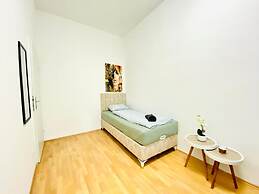 Rooms in Cozy 4BR Shared Apt Central