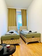 Rooms in Cozy 4BR Shared Apt Central