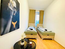 Rooms in Cozy 4BR Shared Apt Central