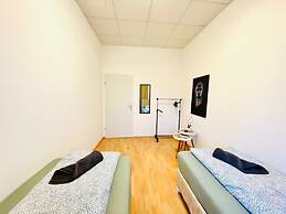 Rooms in Cozy 4BR Shared Apt Central