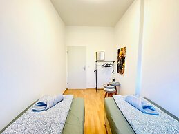 Rooms in Cozy 4BR Shared Apt Central