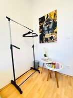 Rooms in Cozy 4BR Shared Apt Central