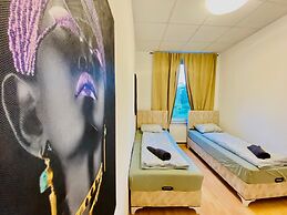 Rooms in Cozy 4BR Shared Apt Central