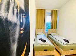 Rooms in Cozy 4BR Shared Apt Central