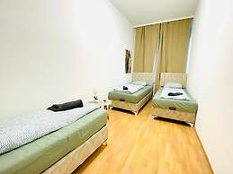 Rooms in Cozy 4BR Shared Apt Central