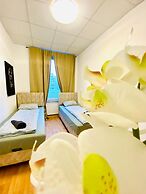 Rooms in Cozy 4BR Shared Apt Central