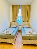 Rooms in Cozy 4BR Shared Apt Central