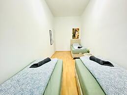 Rooms in Cozy 4BR Shared Apt Central