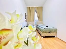 Rooms in Cozy 4BR Shared Apt Central