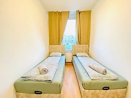 Rooms in Cozy 4BR Shared Apt Central