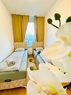 Rooms in Cozy 4BR Shared Apt Central