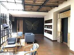 Stylish 2 Masters w Patio View