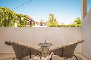 Palm Tree Beach Suites