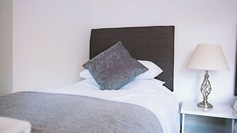 Housesleeps6-garden-parking-familly&contractors