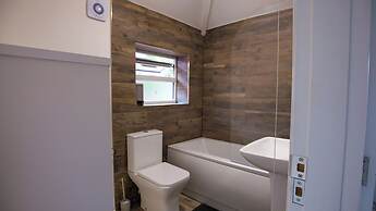 Housesleeps6-garden-parking-familly&contractors