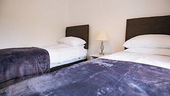 Housesleeps6-garden-parking-familly&contractors