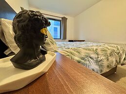 Sea Breeze Retreat in Swansea