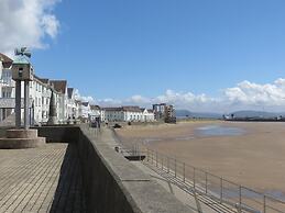 Sea Breeze Retreat in Swansea