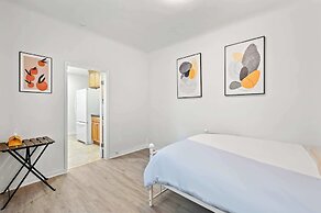 Comfortable Home Near LA With Full Kitchen & Laundry