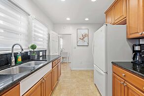 Comfortable Home Near LA With Full Kitchen & Laundry