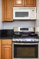 Comfortable Home Near LA With Full Kitchen & Laundry