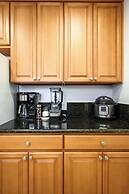 Comfortable Home Near LA With Full Kitchen & Laundry
