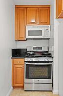 Comfortable Home Near LA With Full Kitchen & Laundry