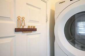 Comfortable Home Near LA With Full Kitchen & Laundry