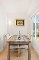 Cozy & Stylish Home Spacious, Fully Equipped Stay