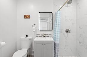 Cozy & Stylish Home Spacious, Fully Equipped Stay