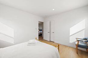 Cozy & Stylish Home Spacious, Fully Equipped Stay