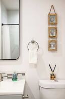 Cozy & Stylish Home Spacious, Fully Equipped Stay