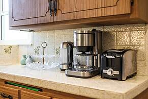 Cozy & Stylish Home Spacious, Fully Equipped Stay