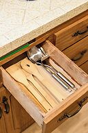 Cozy & Stylish Home Spacious, Fully Equipped Stay