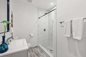 Cozy & Stylish Home Spacious, Fully Equipped Stay