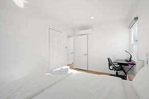 Cozy & Stylish Home Spacious, Fully Equipped Stay