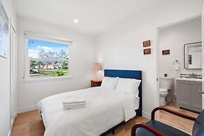 Cozy & Stylish Home Spacious, Fully Equipped Stay