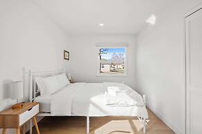 Cozy & Stylish Home Spacious, Fully Equipped Stay