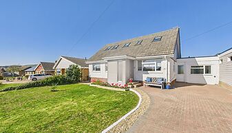 Sea Breeze Your Coastal Sanctuary in Sandown