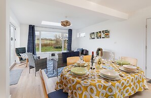 Sea Breeze Your Coastal Sanctuary in Sandown