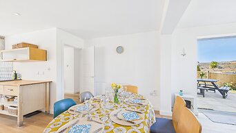 Sea Breeze Your Coastal Sanctuary in Sandown